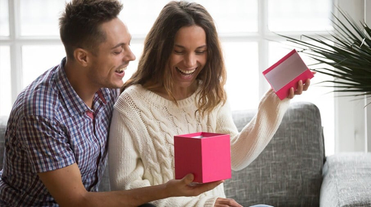 Eşe Doğum Günü Hediyesi Seçmenin İncelikleri